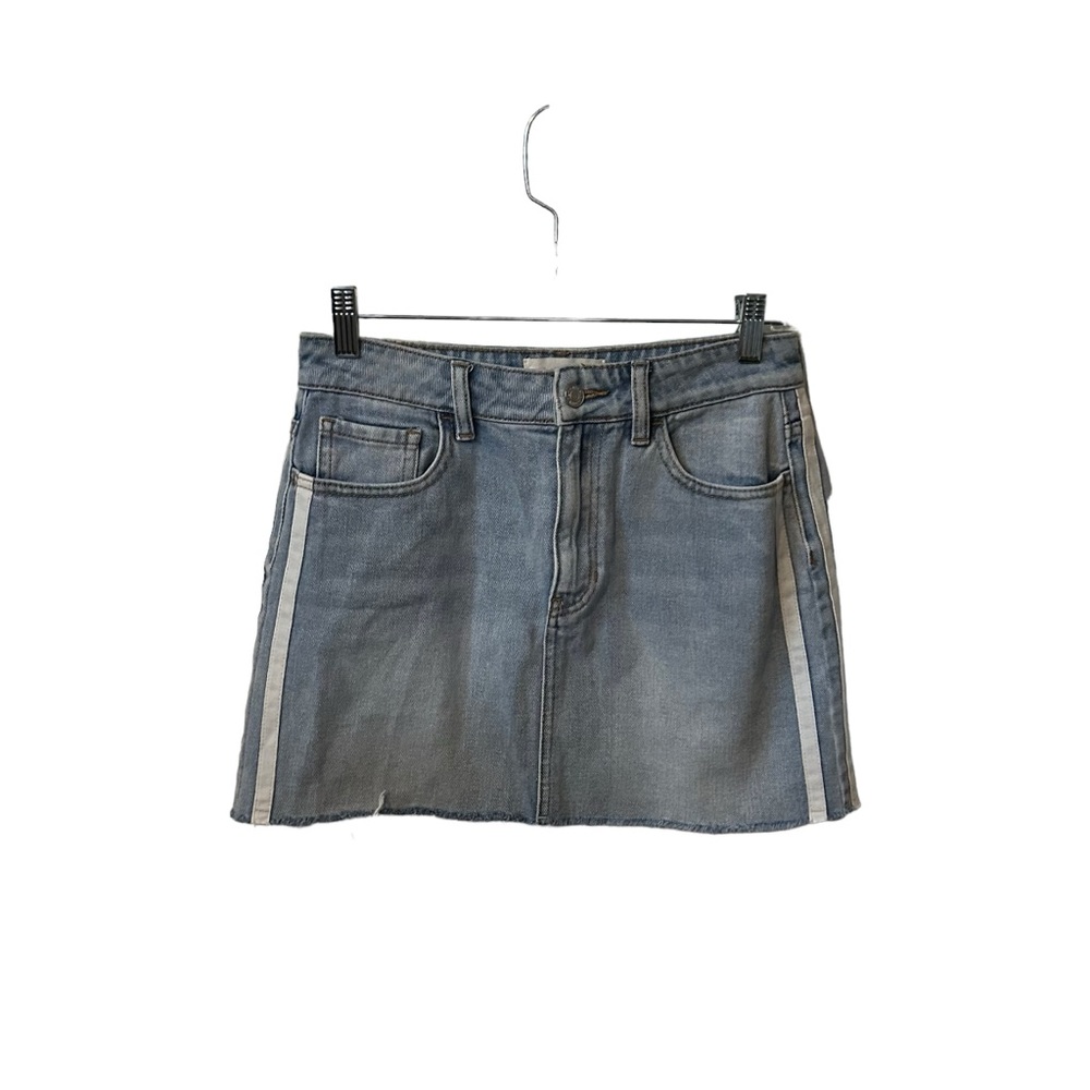 PacSun Lightwash Raw Hem With Two White Stripes On The Sides Size 26.